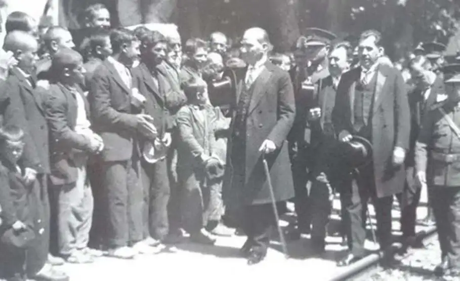 Atatürk'ün Keşfedilmemiş Fotoğrafları: Tarihin Tozlu Sayfalarından